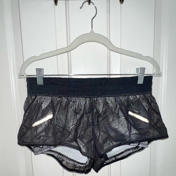 Lululemon 🍋 City Sky Run By Short Black Dottie Tribe Size 6 - Picture 5 of 12